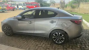 Mazda 2 2016 Gray