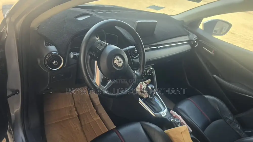 Mazda 2 2016 Gray