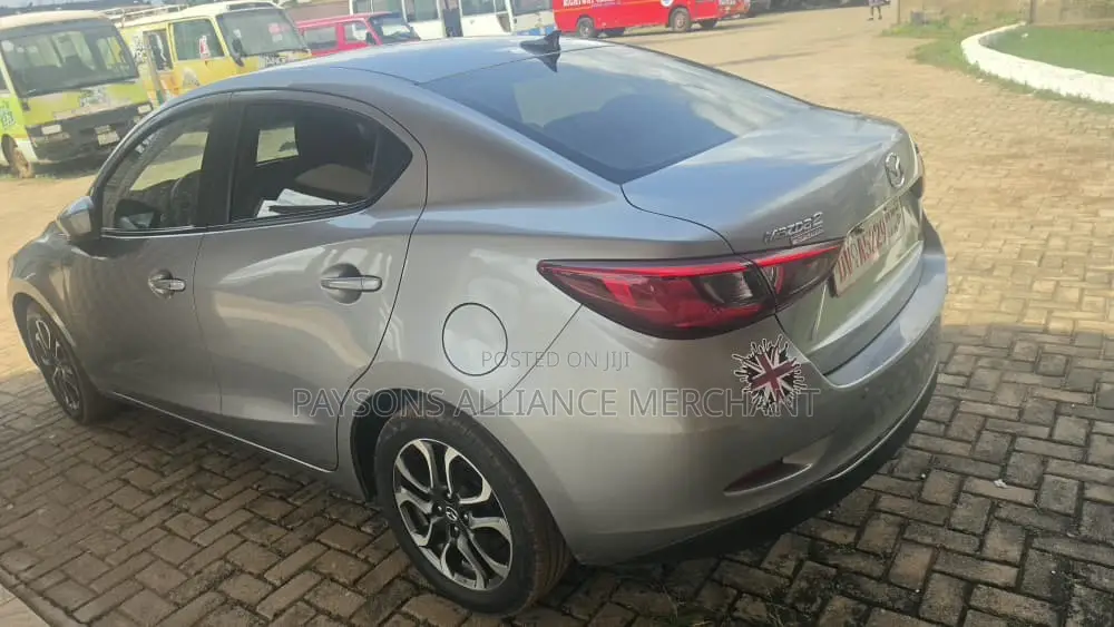 Mazda 2 2016 Gray