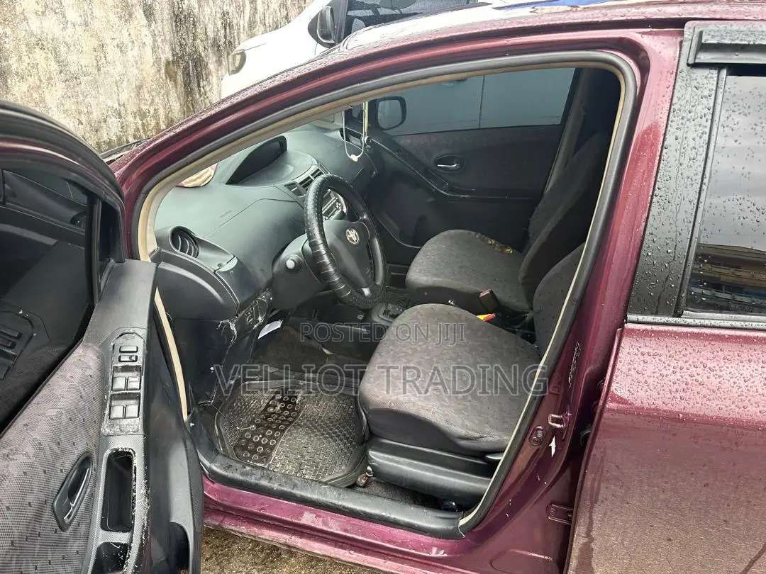Toyota Vitz 1.3 AWD 3dr 2010 Burgundy