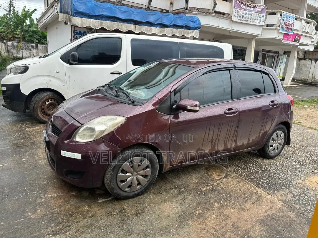 Toyota Vitz 1.3 AWD 3dr 2010 Burgundy