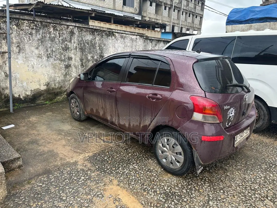 Toyota Vitz 1.3 AWD 3dr 2010 Burgundy