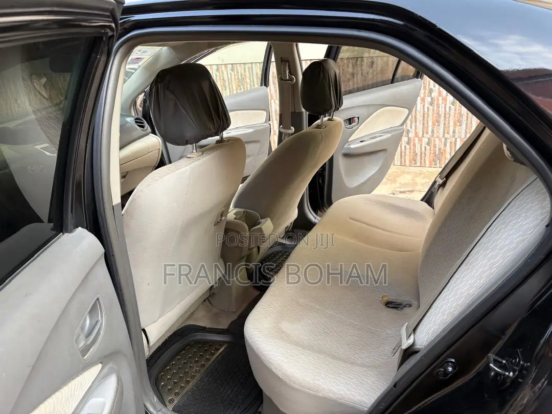 Toyota Yaris 2012 Black