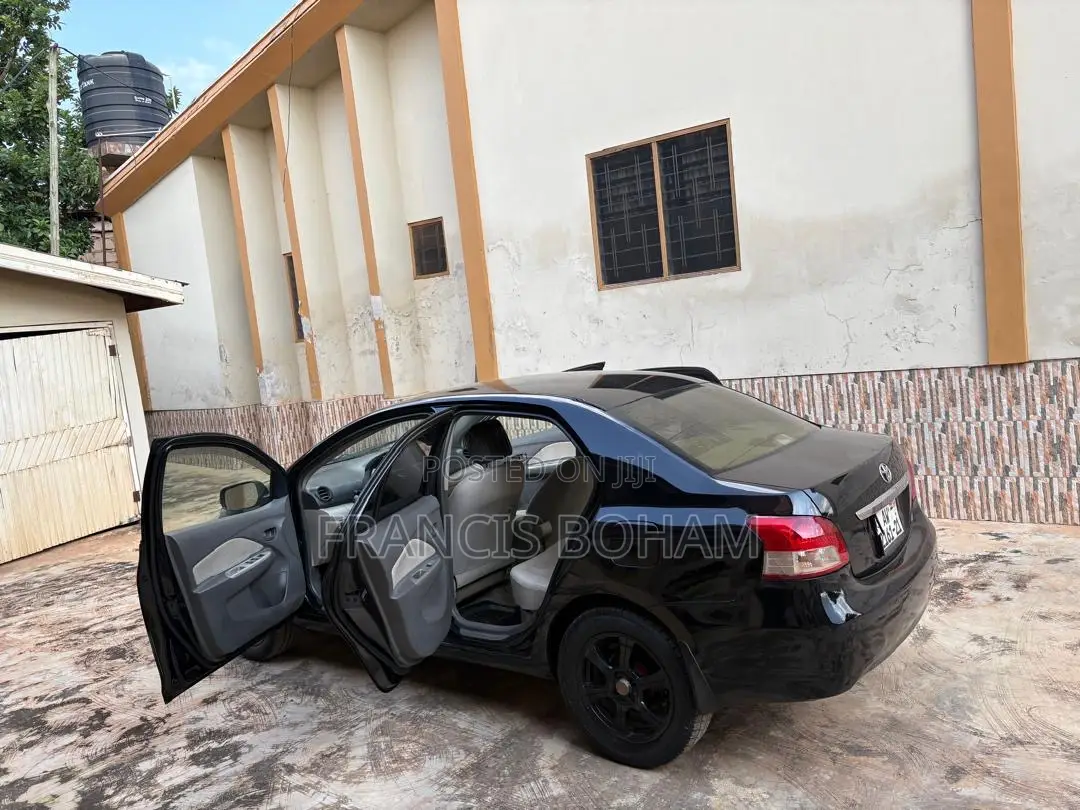 Toyota Yaris 2012 Black