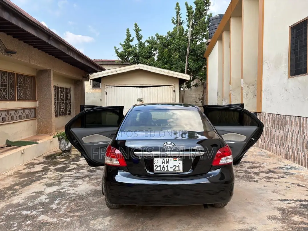Toyota Yaris 2012 Black