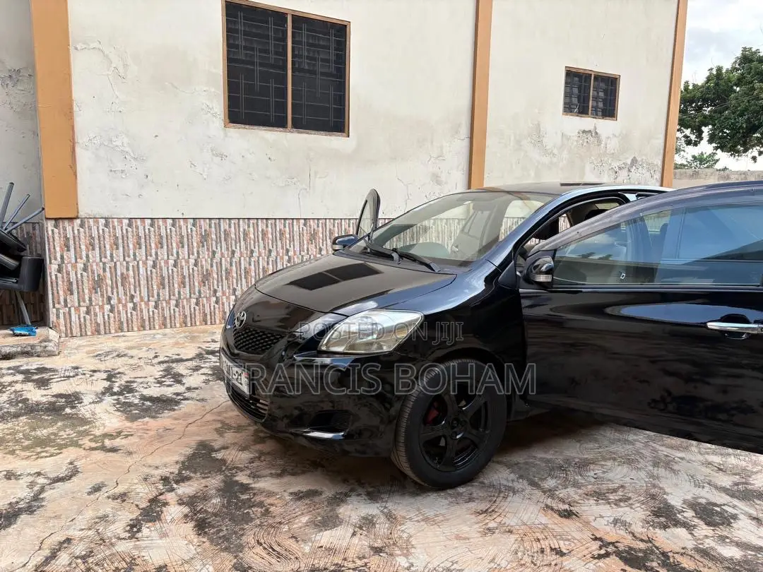 Toyota Yaris 2012 Black