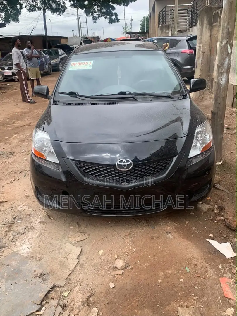 Toyota Yaris SE Hatchback 5dr 2012 Black