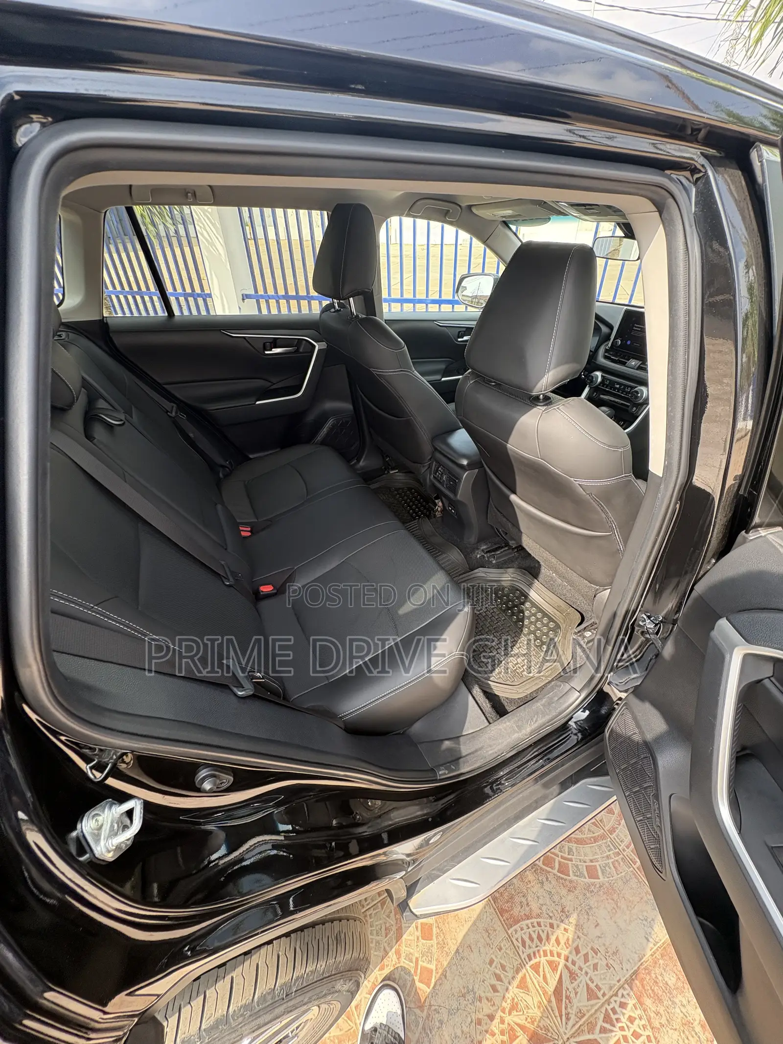 Toyota RAV4 XLE AWD 2024 Black