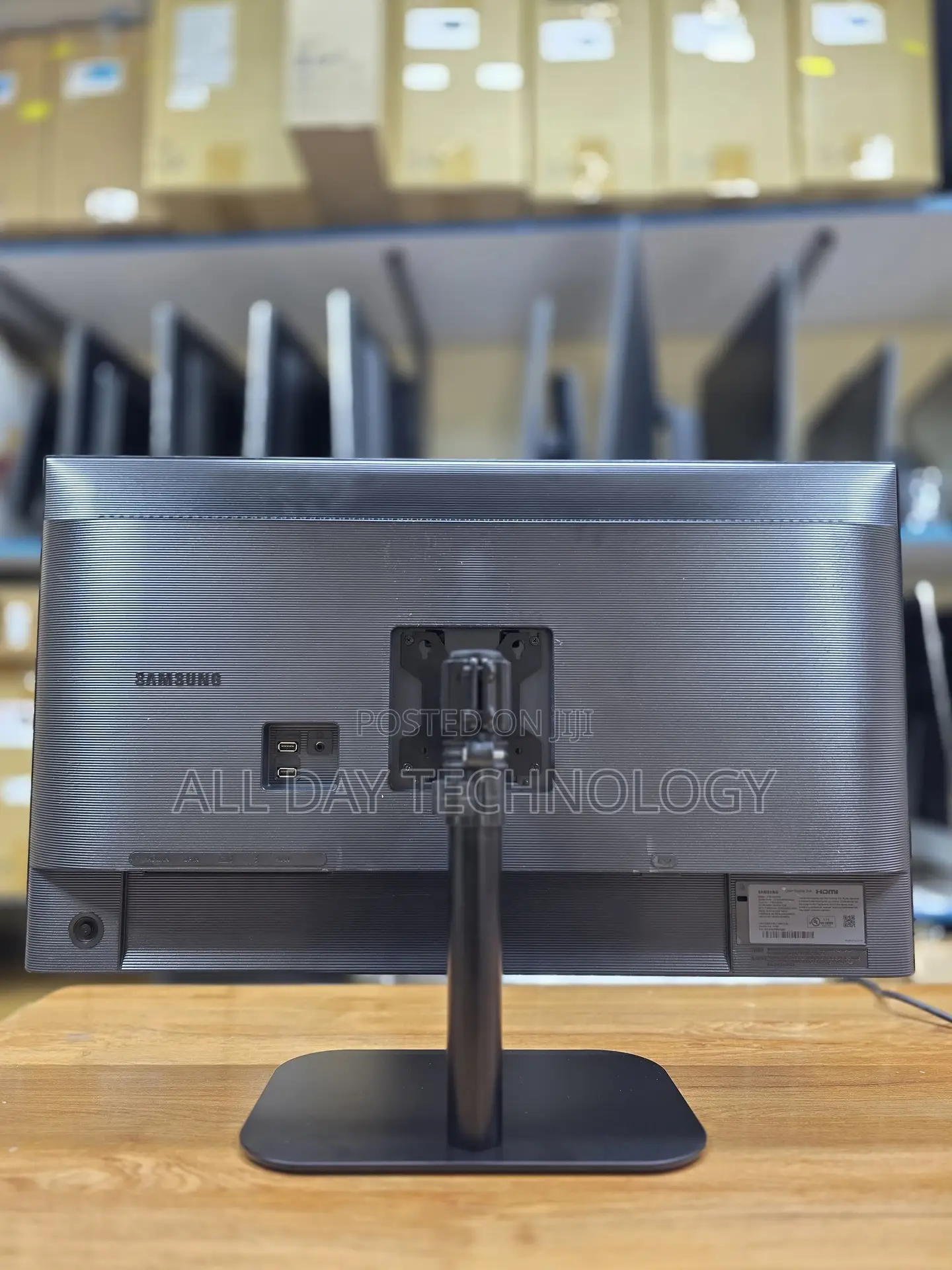Samsung 27” UHD USB - C IPS Display