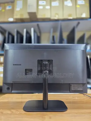 Samsung 27” UHD USB - C IPS Display