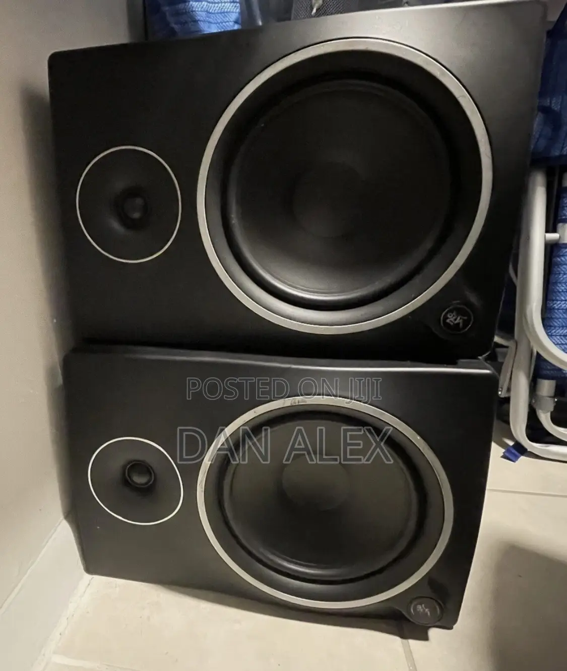 Mackie MR8 MK3 Pair Powered Monitor