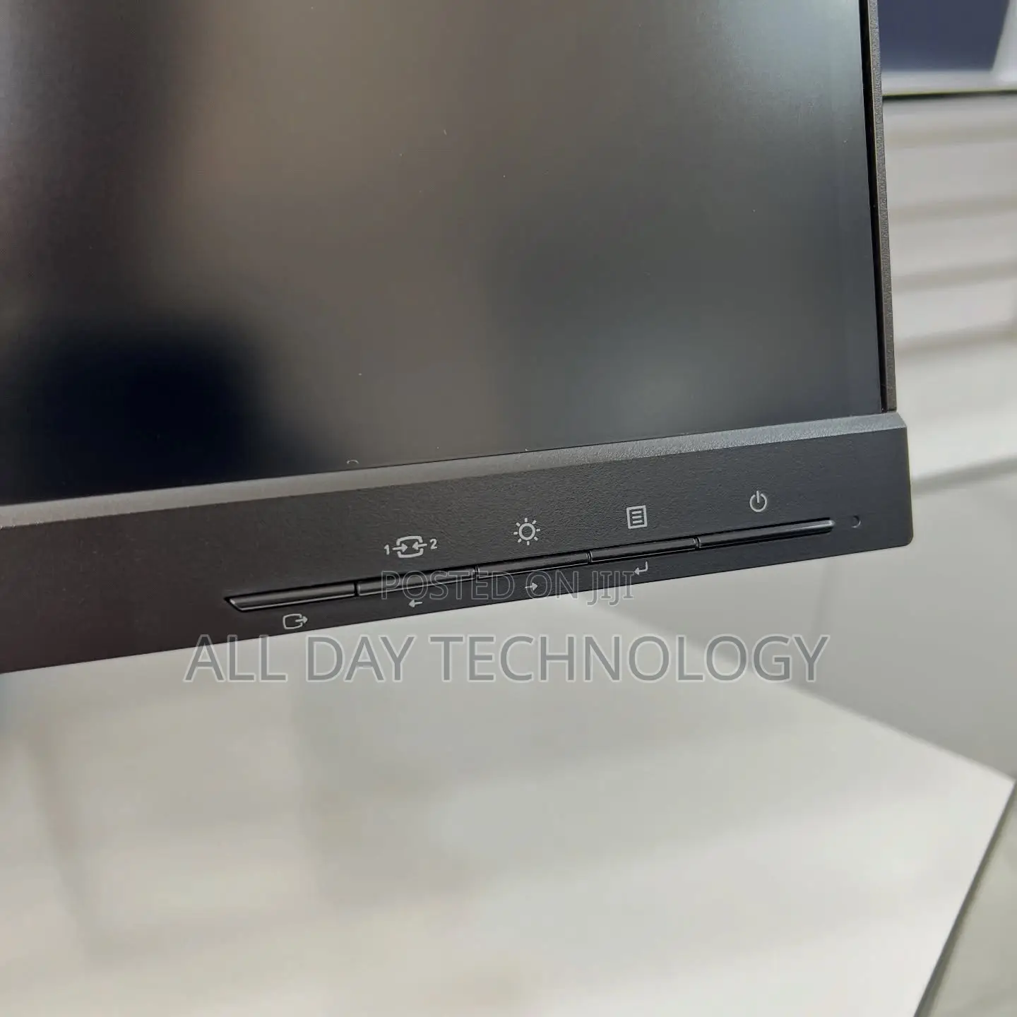 Lenovo 24” ThinkVision USB -C IPS Display Edgeless Monitor