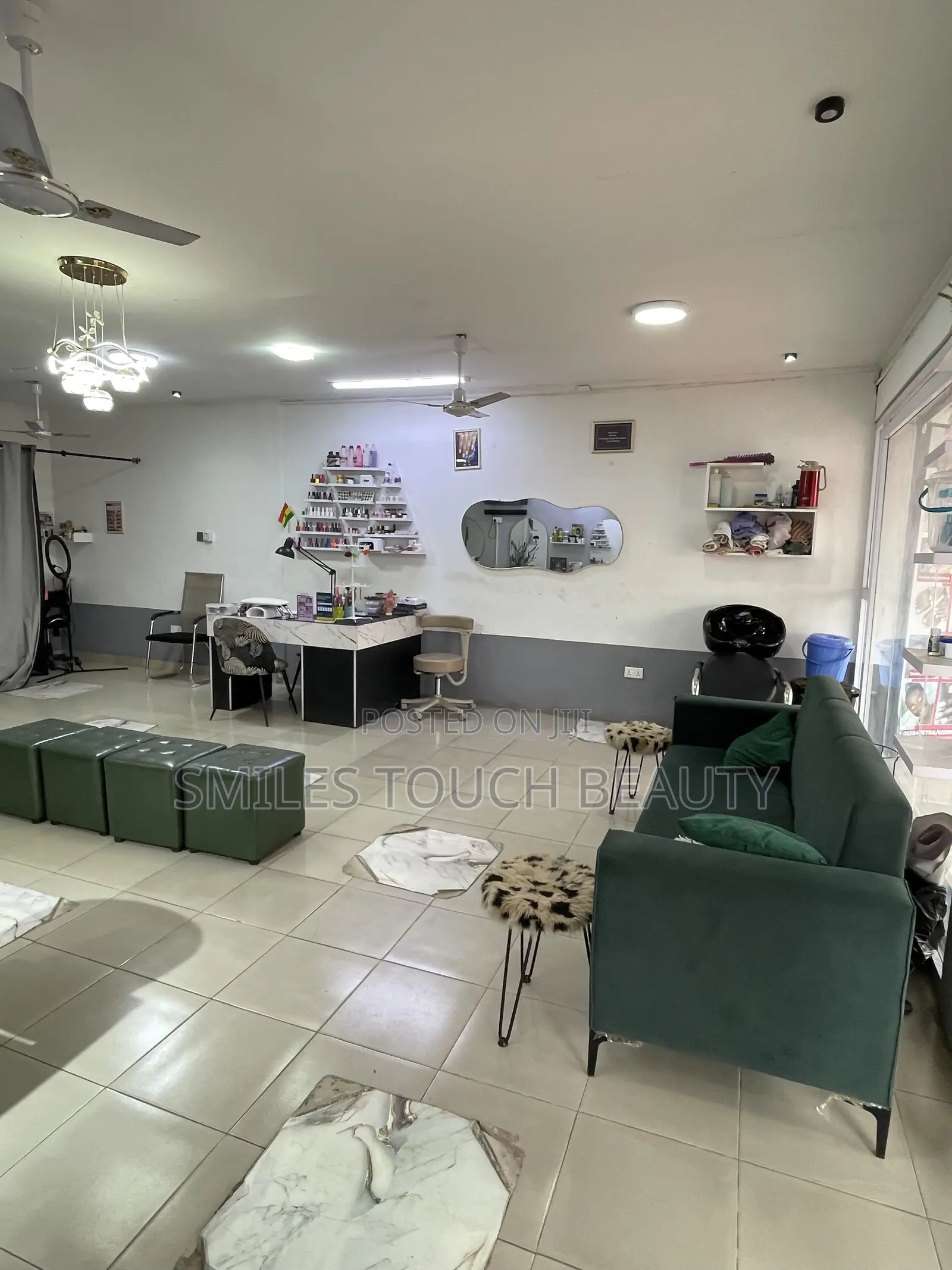Furnished Unisex Salon for Rent