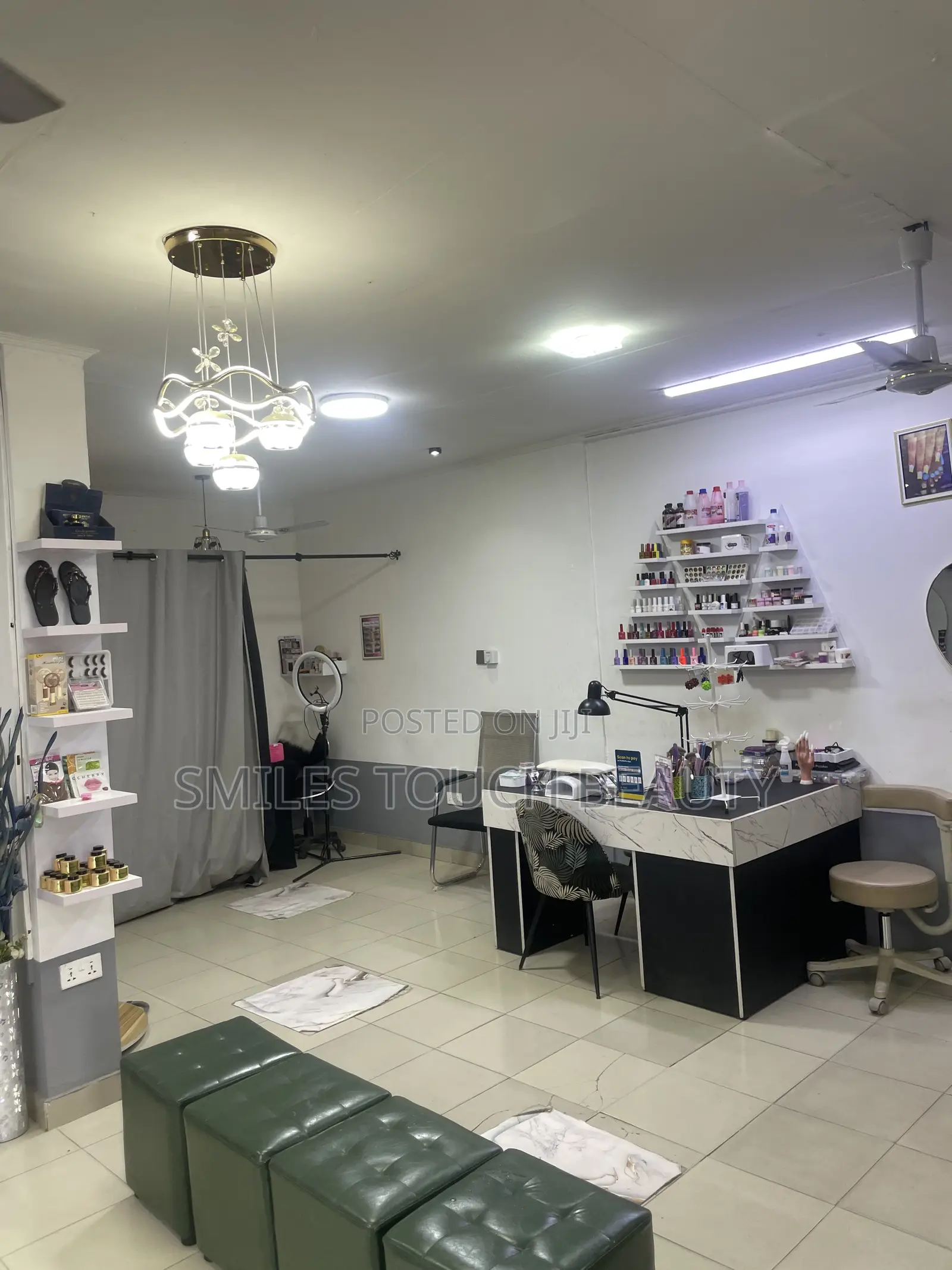 Furnished Unisex Salon for Rent