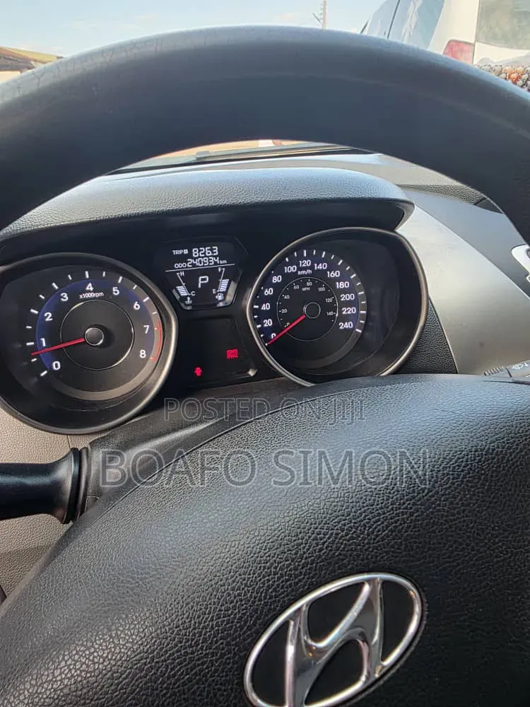 Hyundai Elantra GLS Sedan FWD (1.8L 4cyl 6A) 2013 Silver