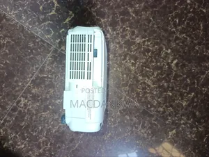Epson EB-U05 Projector