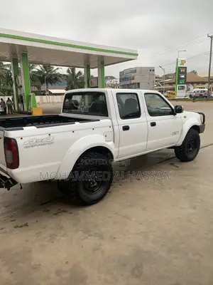 Nissan Hardbody 2015 White