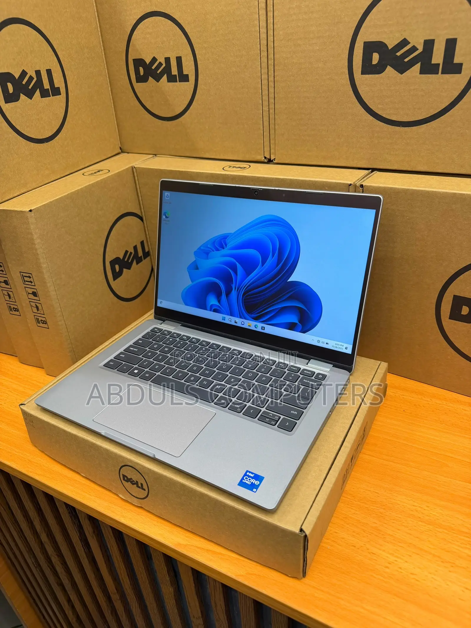 New Laptop Dell Latitude 5320 2-in-1 16GB Intel Core i7 SSD 512GB