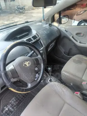 Toyota Vitz 1.3 AWD 3dr 2010 Gray