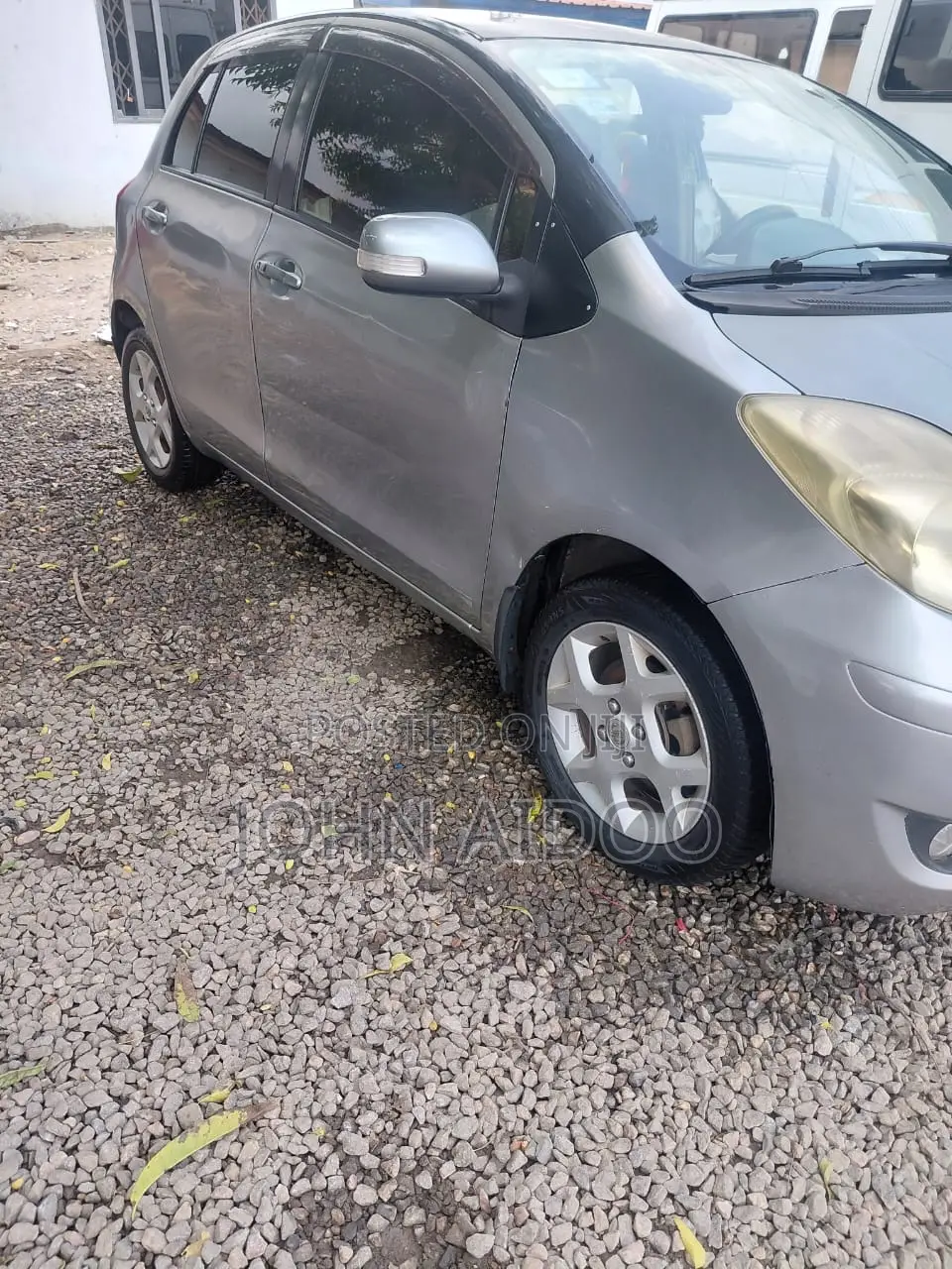 Toyota Vitz 1.3 AWD 3dr 2010 Gray