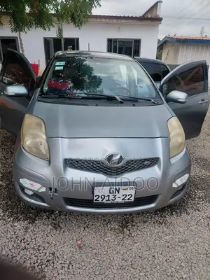 Toyota Vitz 1.3 AWD 3dr 2010 Gray
