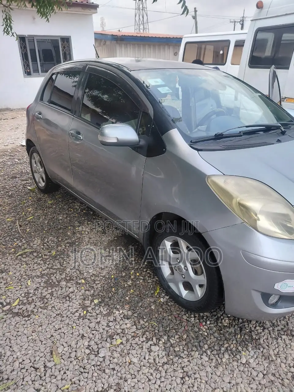 Toyota Vitz 1.3 AWD 3dr 2010 Gray