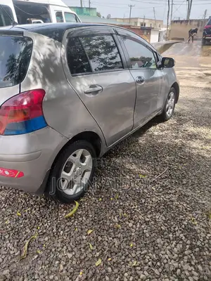 Toyota Vitz 1.3 AWD 3dr 2010 Gray