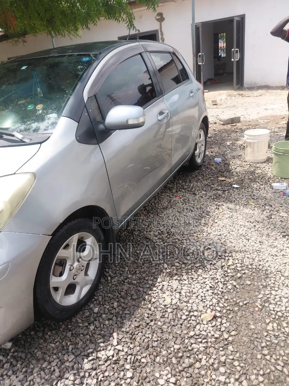 Toyota Vitz 1.3 AWD 3dr 2010 Gray