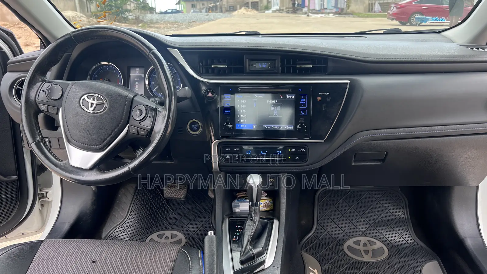 Toyota Corolla SE Special Edition 4dr Sedan (1.8L 4cyl CVT) 2017 White