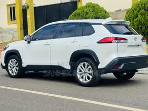 Toyota Corolla Cross XLE AWD 2023 White