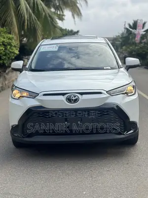 Toyota Corolla Cross XLE AWD 2023 White