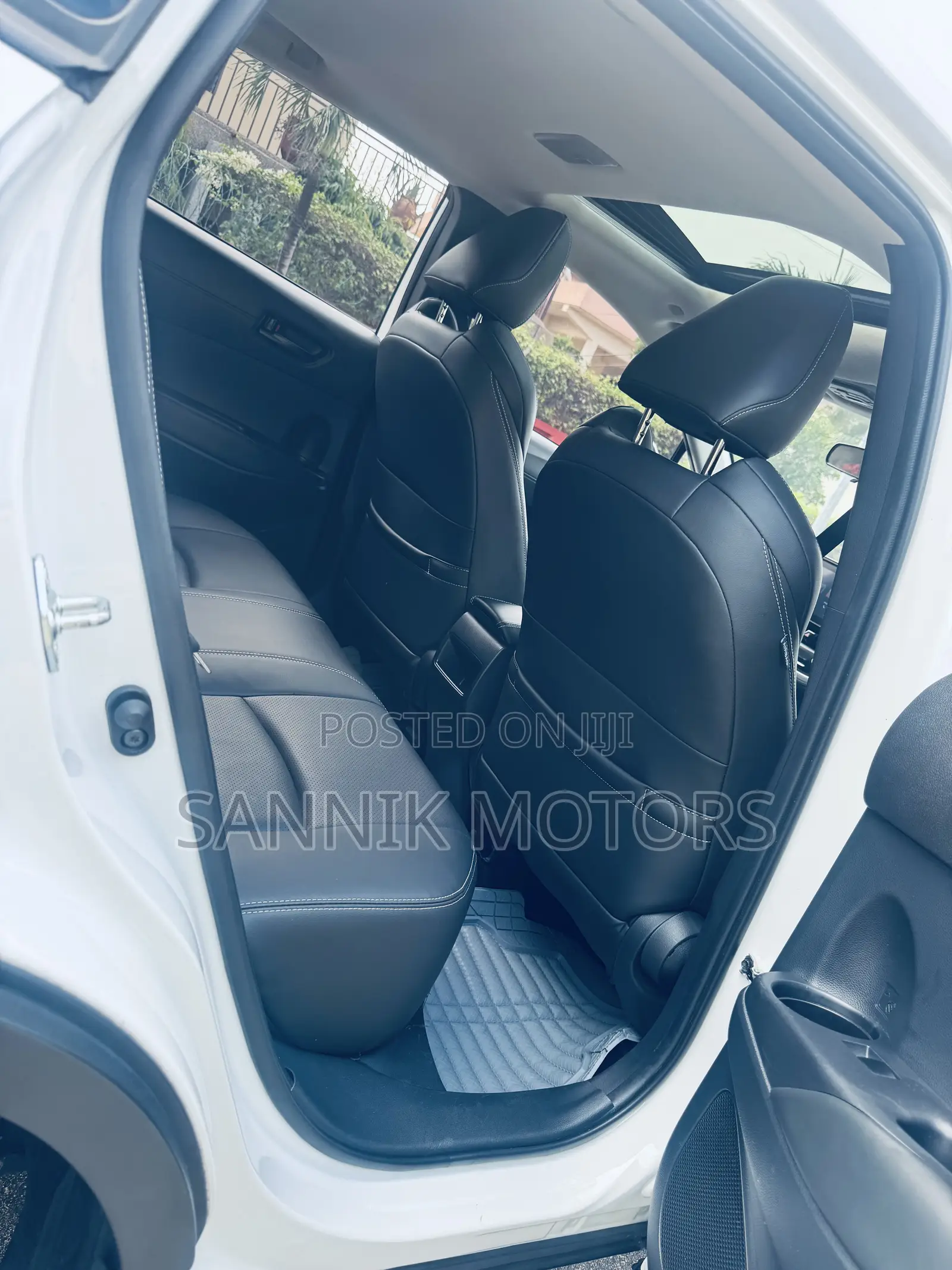 Toyota Corolla Cross XLE AWD 2023 White