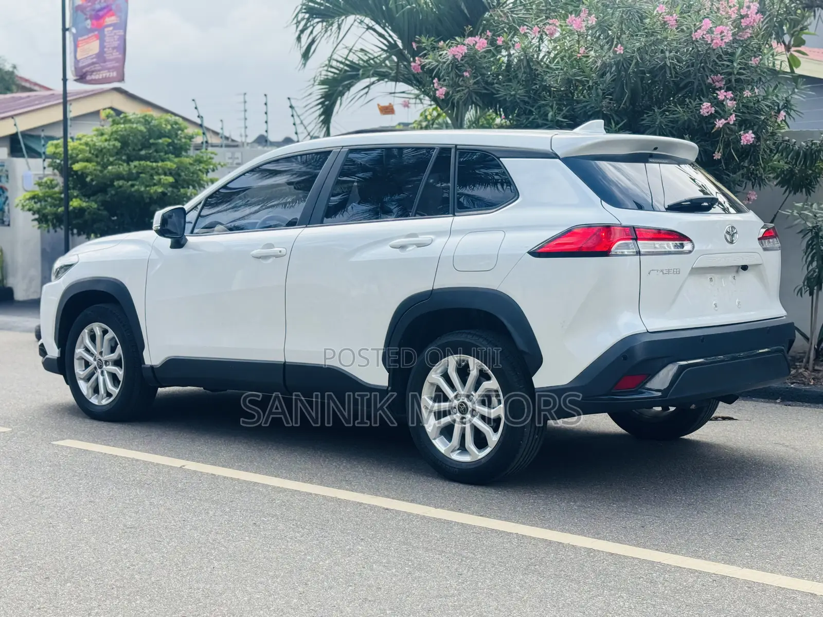 Toyota Corolla Cross XLE AWD 2023 White