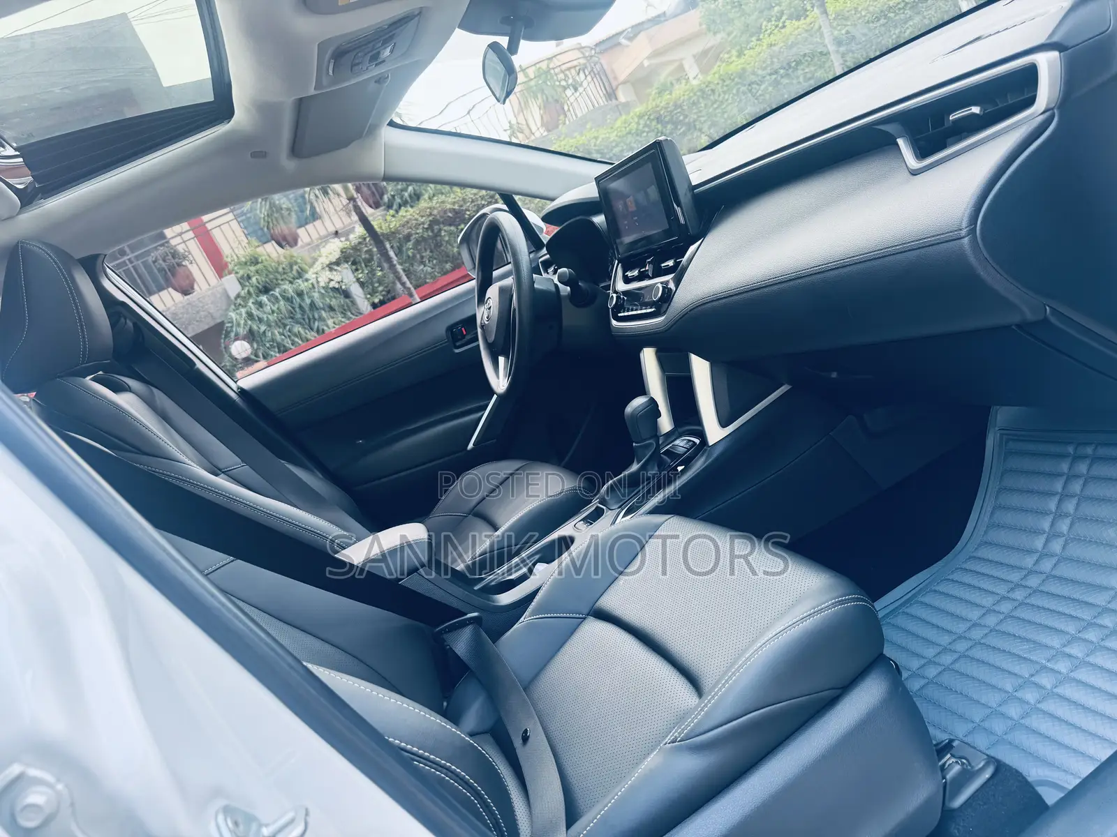 Toyota Corolla Cross XLE AWD 2023 White