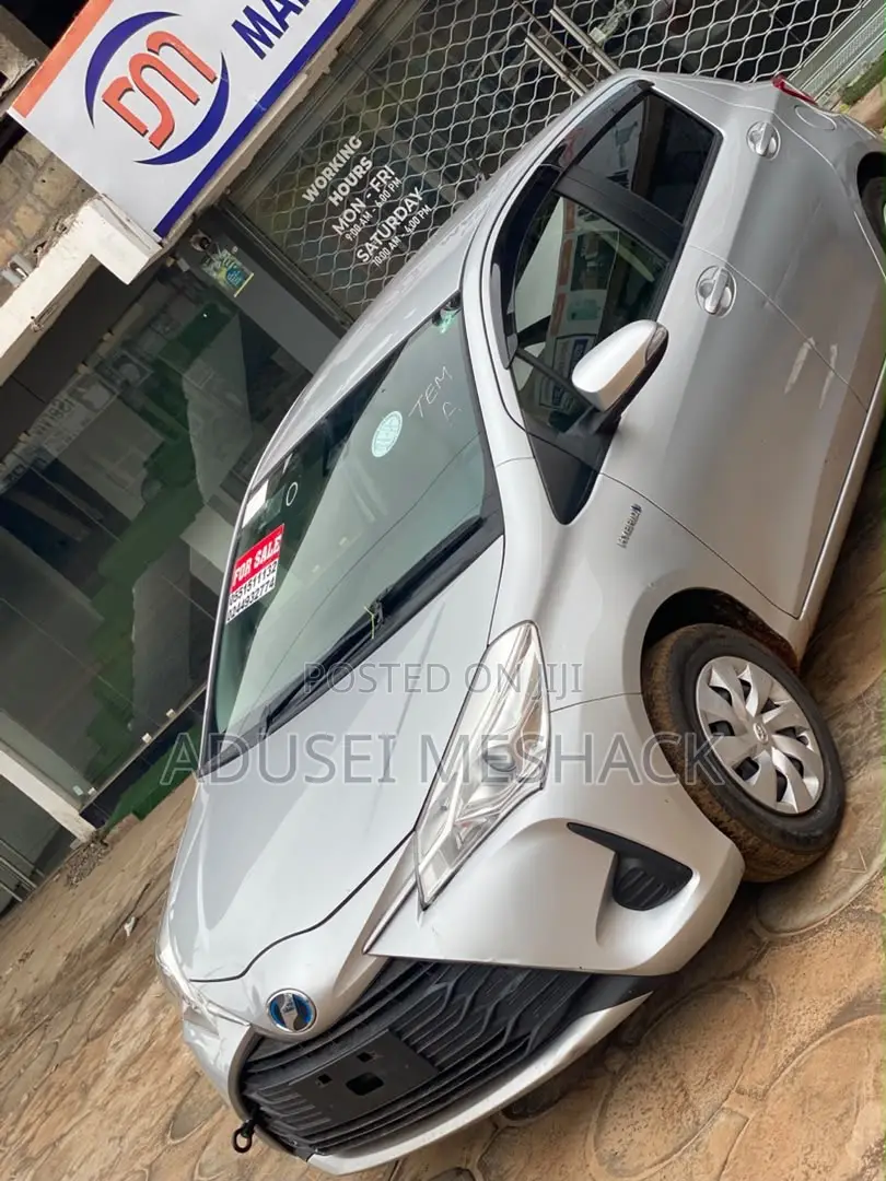 Toyota Vitz 1.5 FWD Hybrid 5dr 2017 Silver
