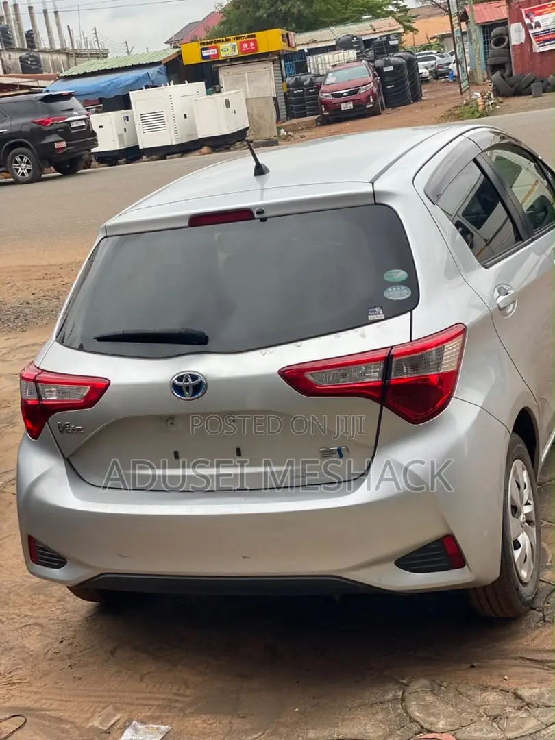 Toyota Vitz 1.5 FWD Hybrid 5dr 2017 Silver