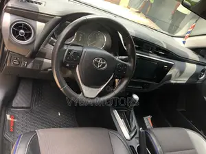 Toyota Corolla SE 4dr Sedan (1.8L 4cyl CVT) 2017 Black