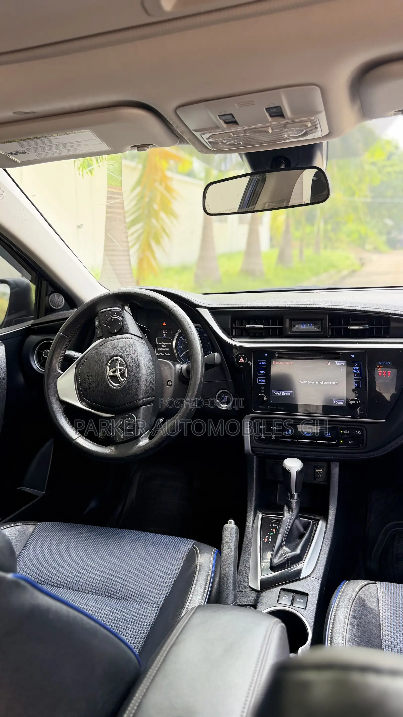 Toyota Corolla SE (1.8L 4cyl 2A) 2018 Blue