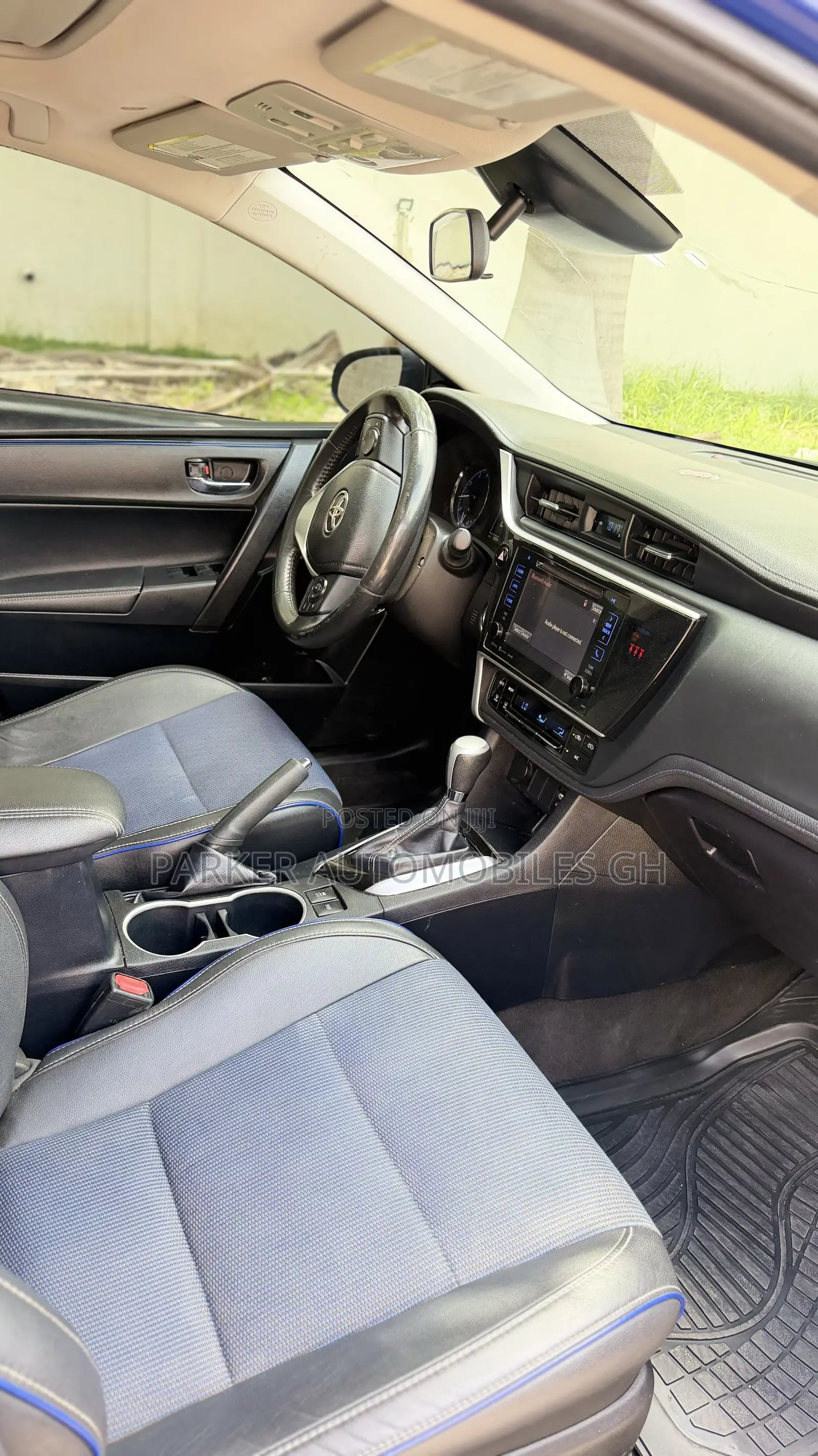 Toyota Corolla SE (1.8L 4cyl 2A) 2018 Blue
