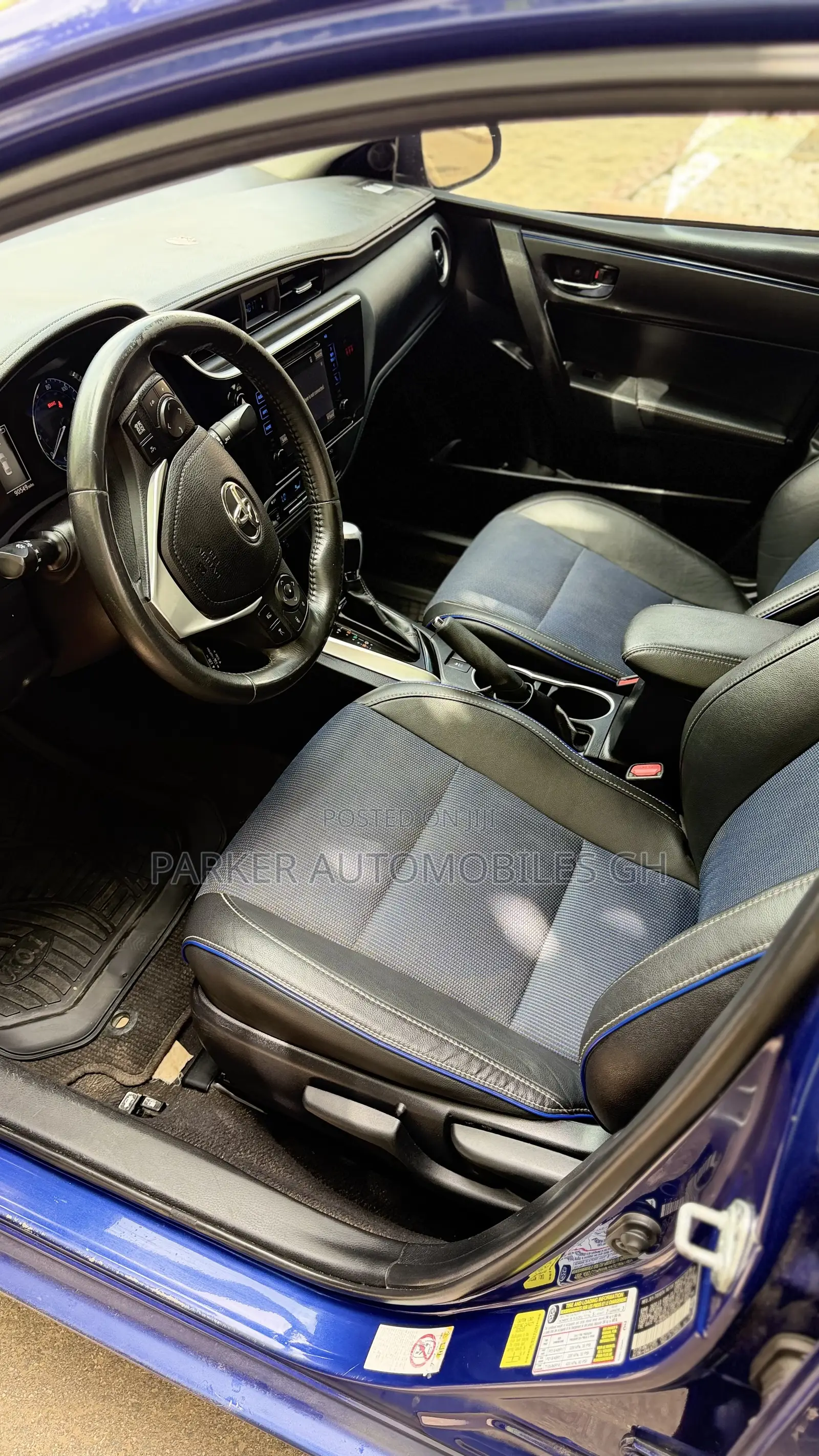 Toyota Corolla SE (1.8L 4cyl 2A) 2018 Blue