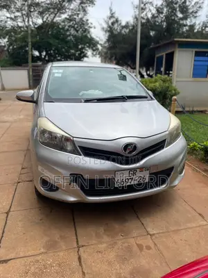 Toyota Vitz 1.3 FWD 3dr 2012 Ivory