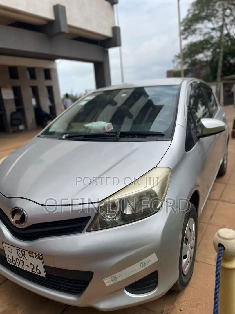 Toyota Vitz 1.3 FWD 3dr 2012 Ivory