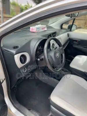 Toyota Vitz 1.3 FWD 3dr 2012 Ivory