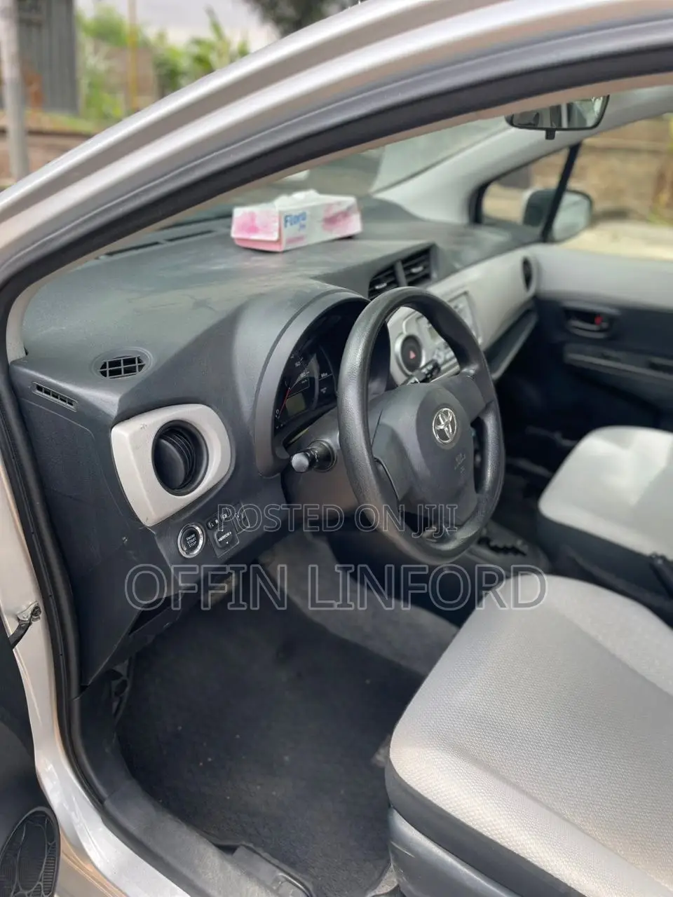 Toyota Vitz 1.3 FWD 3dr 2012 Ivory