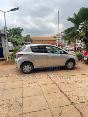 Toyota Vitz 1.3 FWD 3dr 2012 Ivory