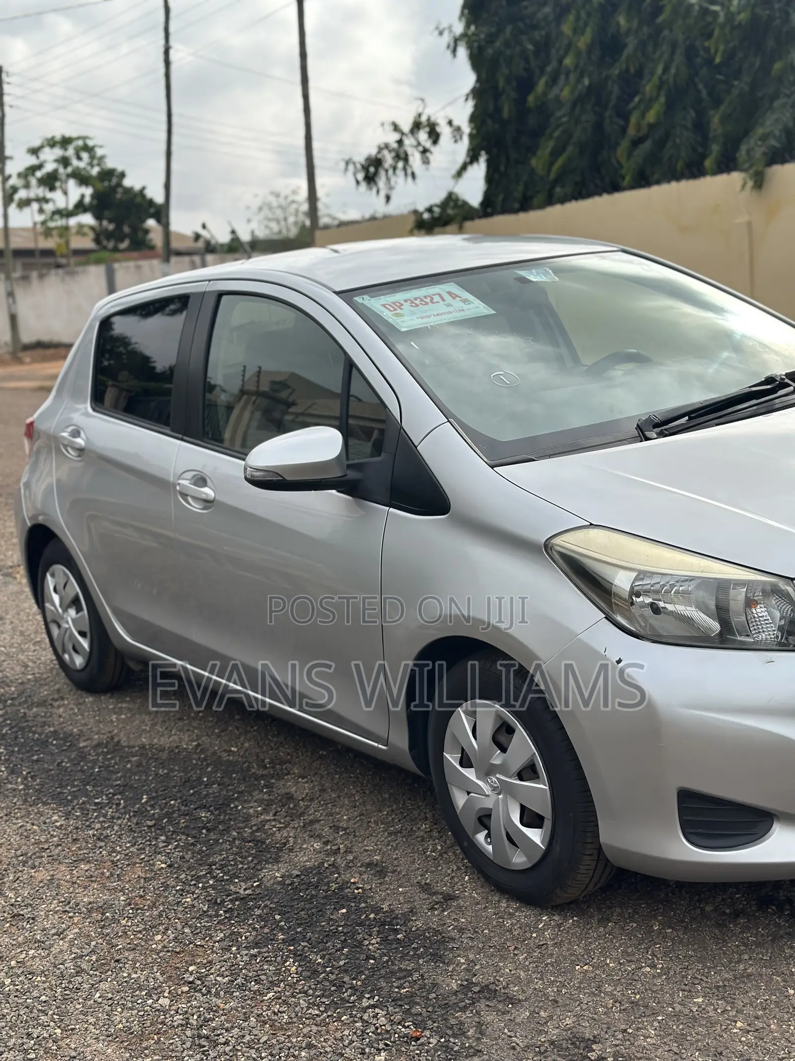Toyota Vitz 1.3 FWD 5dr 2011 Silver