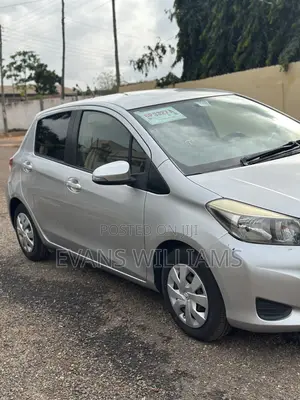 Toyota Vitz 1.3 FWD 5dr 2011 Silver