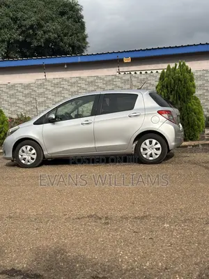 Toyota Vitz 1.3 FWD 5dr 2011 Silver