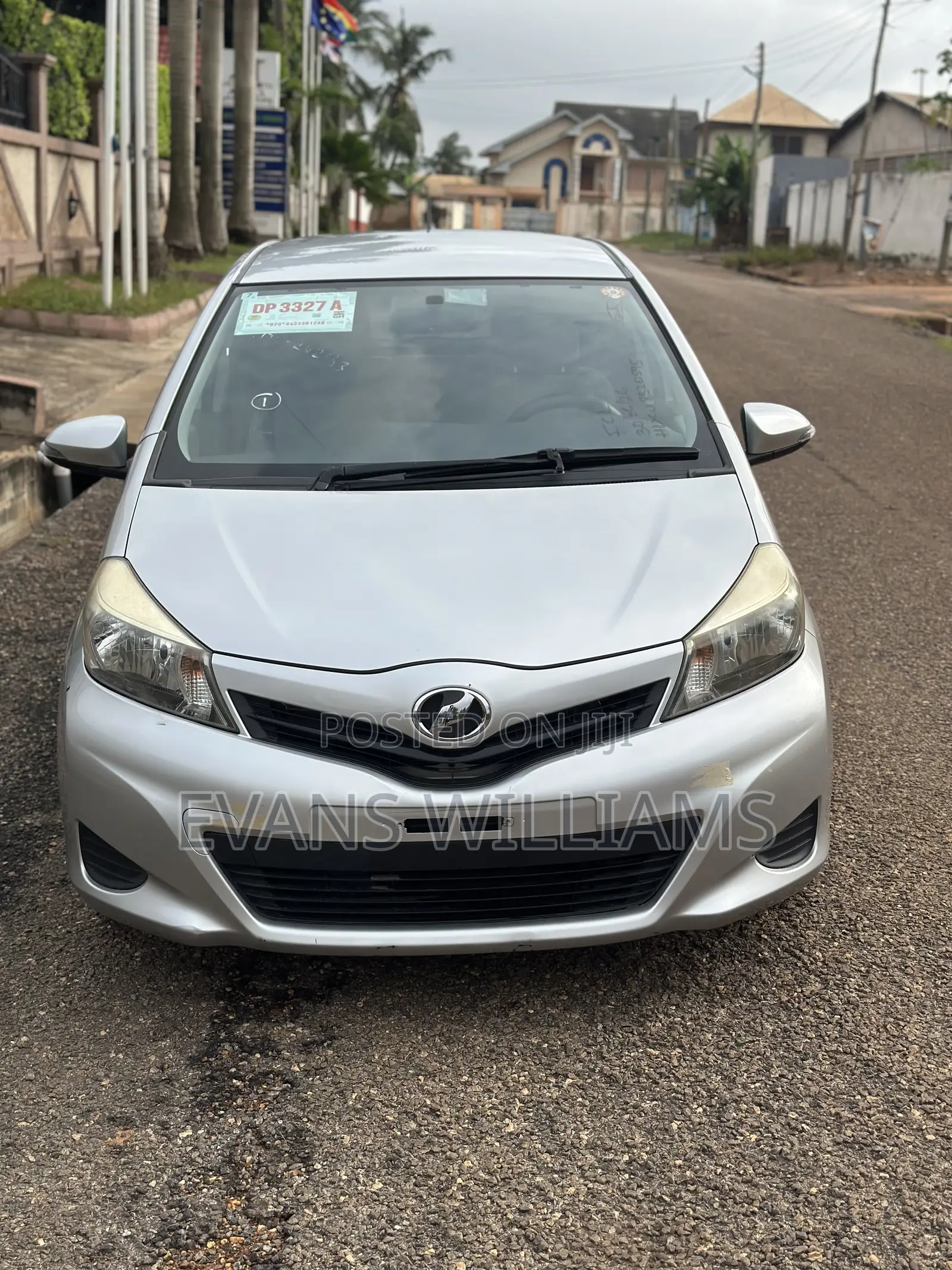 Toyota Vitz 1.3 FWD 5dr 2011 Silver