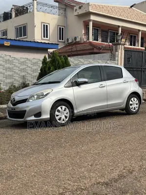 Toyota Vitz 1.3 FWD 5dr 2011 Silver